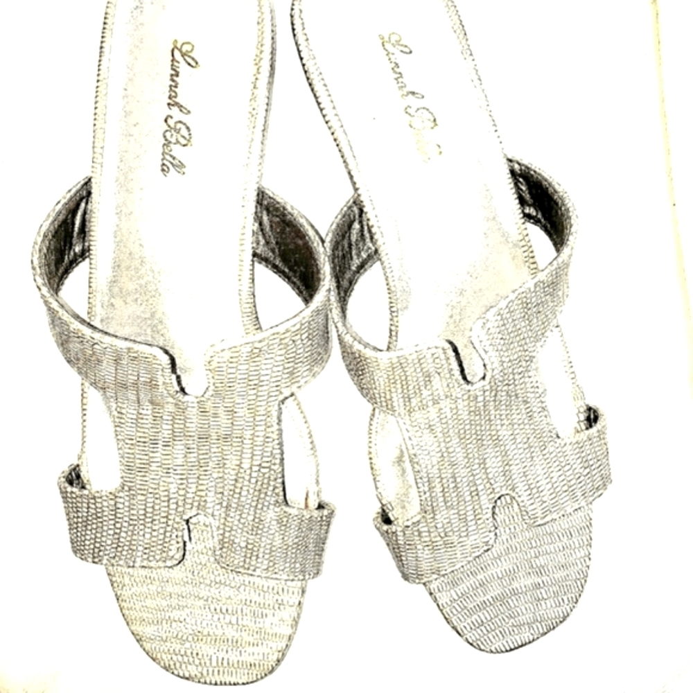 Lunnah Bella slide into sandels,